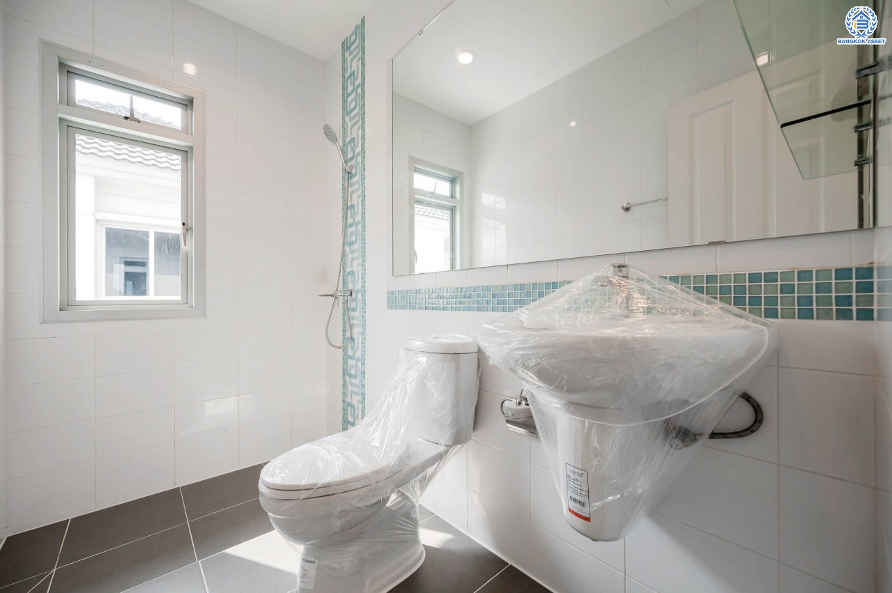 บ้านมือสองตกแต่งใหม่ โครงการ ไลฟ์ บางกอก บูเลอวาร์ด ปิ่นเกล้า-เพชรเกษม หลังมุม สังคมคุณภาพ SC Asset เนื้อที่กว้างกว่า 52.5 ตร.ว ฟังก์ชัน 3 ห้องนอน 3 ห้องน้ำ 2 ที่จอดรถ บนทำเลติดถนนพุทธมณฑลสาย4 ตอบโจทย์กับทุกครอบครัว ใกล้ ม.มหิดล, แหล่งช้อปปิ้ง "เซ็นทรัล ศาลายา", รถไฟฟ้าสายสีน้ำเงิน "สถานีหลักสอง" และทางด่วน "ศรีรัช"